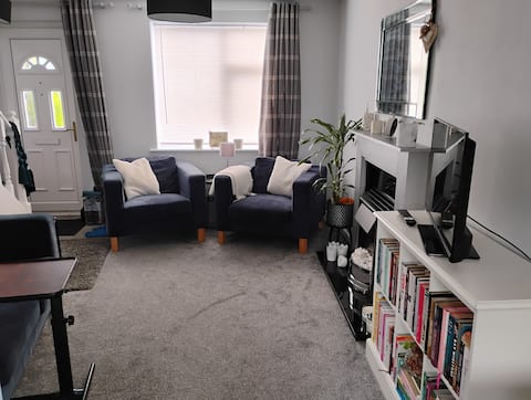 Top Airbnb: 2 bed house lovely setting. in St. Albans