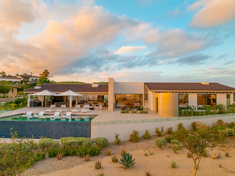 Casa Paz ~ Designer Retreat ~ Pool ~ Ocean Views