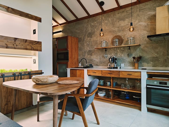 Modern Rustic Beach Getaway 𓇼