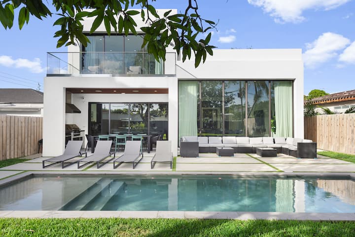 7br Design District Ultra Luxury Villa With Pool! - Miami, FL