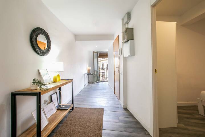 31ARA1092- 3B apartment flat in the Gothic gallery image 3