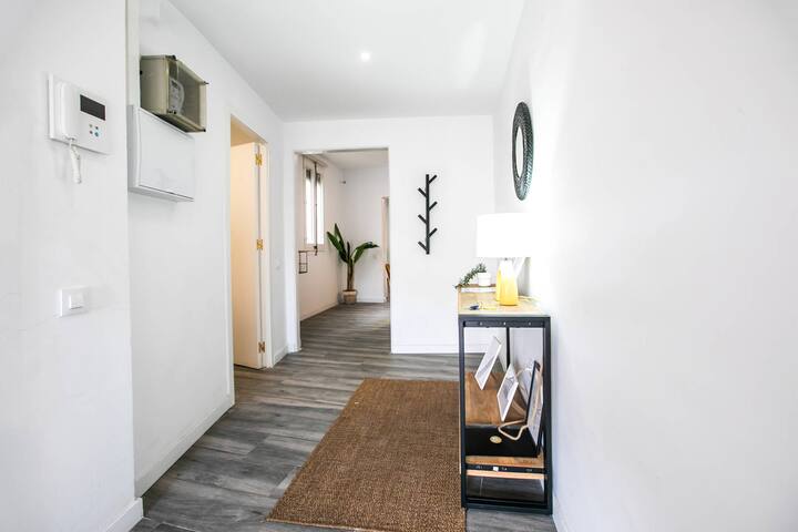 31ARA1092- 3B apartment flat in the Gothic gallery image 5