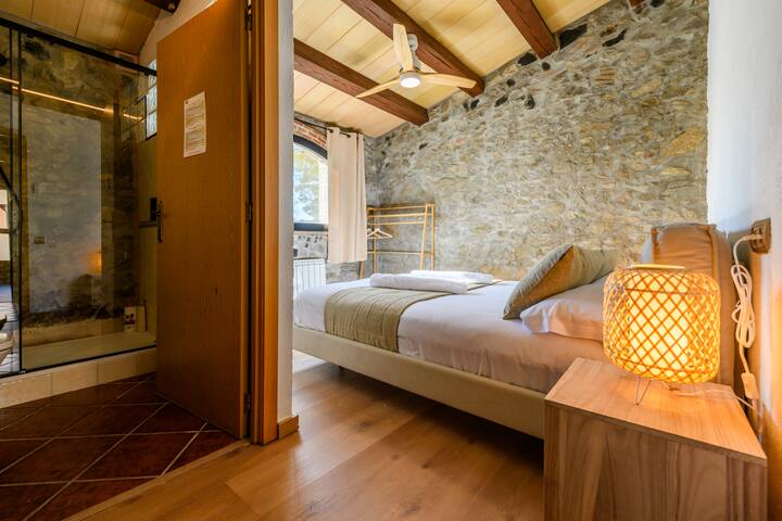 Luxury MASIA PUIG PIQUE, pool, BBQ, huge garden gallery image 2