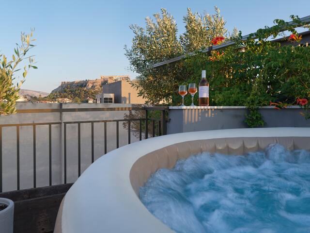 The Acropolis Pathway – Penthouse, jacuzzi & view gallery image 2
