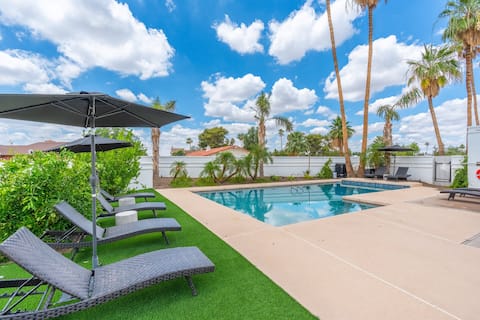 Luxury Glendale - Pool, Hot Tub, Game Room, BBQ