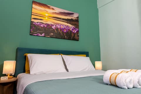 Central & Riverfront Room 2