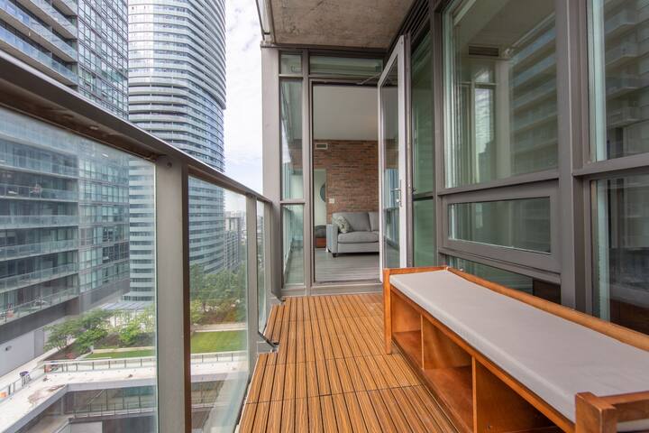 Stylish 3BR + Parking, CN Tower, Scotiabank Arena gallery image 4