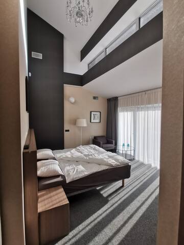 4 apart CONDO vs banquet hall gallery image 5