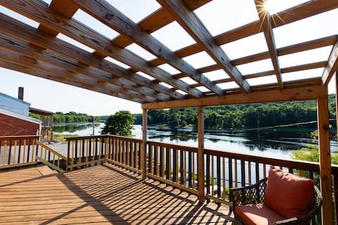 Downtown, River Views, Dining, King & Queen beds!