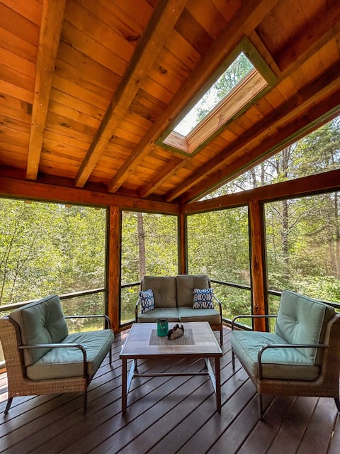 Rustic Pines Lodge - Bike/Hike/ATV from Driveway!