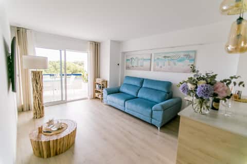 Top performing Airbnb: Beachfront sea view, 75 m² size + parking. in Castell Platja D'aro