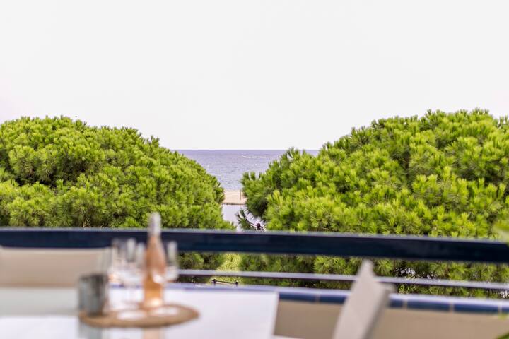 Beachfront sea view, 75 m² size + parking.