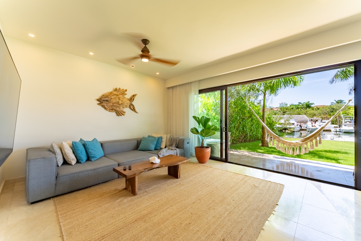 Propiedad de Airbnb exitosa: Marinafront Condo with Pool and Private Terrace en Puerto Aventuras