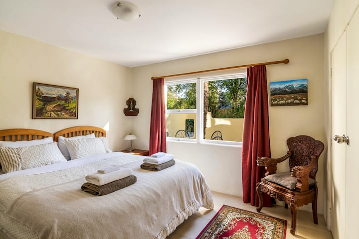 Това двойно легло може да бъде разделено на 2 единични легла при поискване