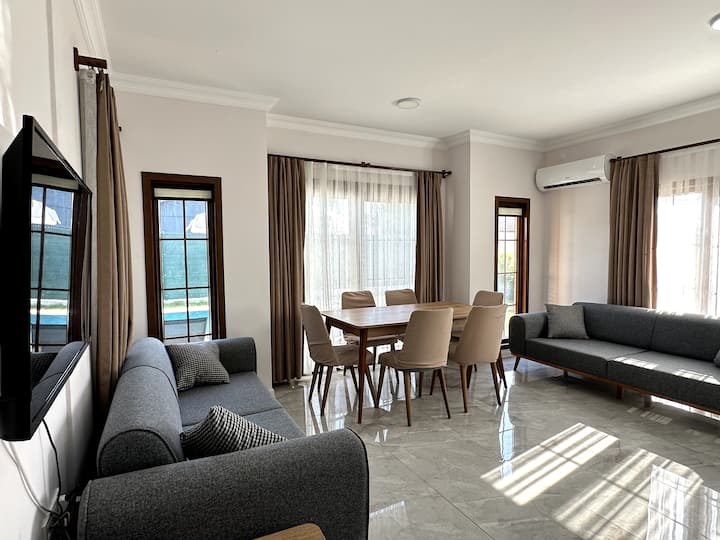 ÖZel Havuzlu Yarı Korunaklı Ev - Fethiye