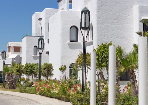 Luxury Apartment with Pool and Seaside View