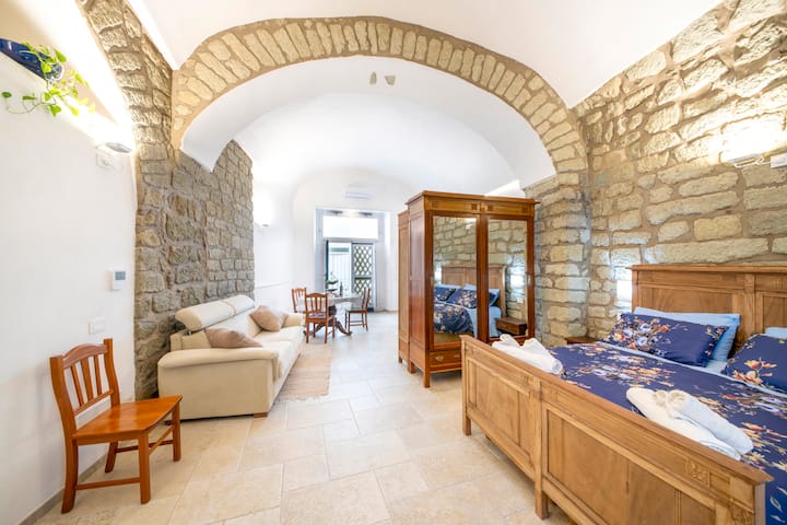 Bedroom with queen size bed and sofa bed equipped with a TV,  a comfortable closet to store your clothes and a dresser for your personal items, you will also find a set of towels for each guest