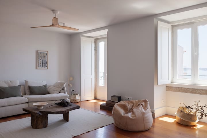 3-Bedroom Apartment with River View – Baixa gallery image 2