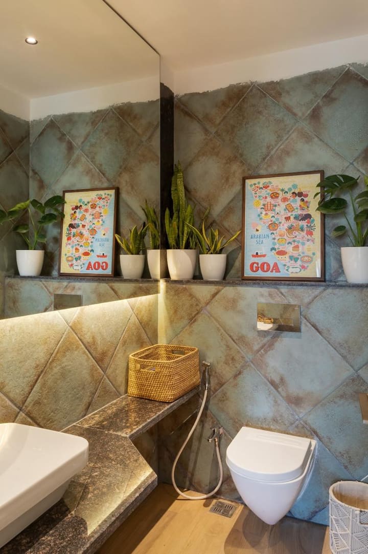 Full bathroom image 4