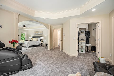 Atlanta Luxurious 6000 SqFt 9 Bedrooms w/ Hot Tub