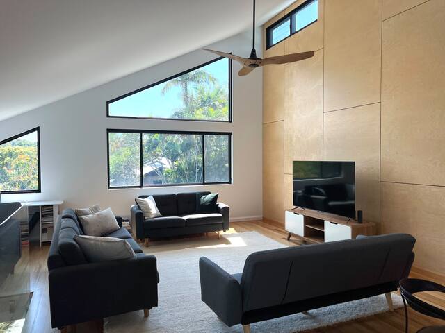 Architectural Ocean Home Byron Bay gallery image 3