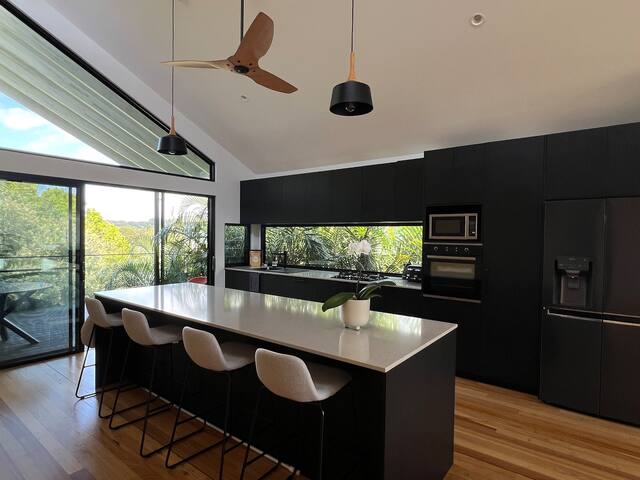 Architectural Ocean Home Byron Bay gallery image 4
