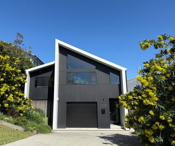 Architectural Ocean Home Byron Bay gallery image 2