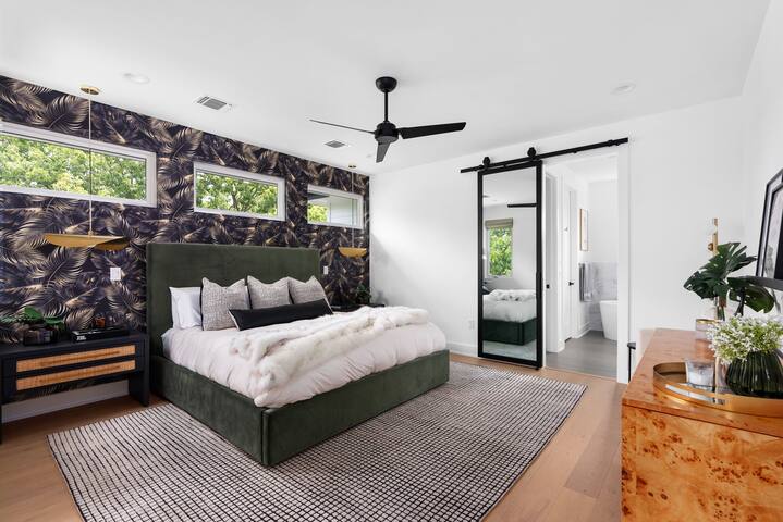 Luxury Oasis | Custom Built Home | Hot Tub + Pool gallery image 5