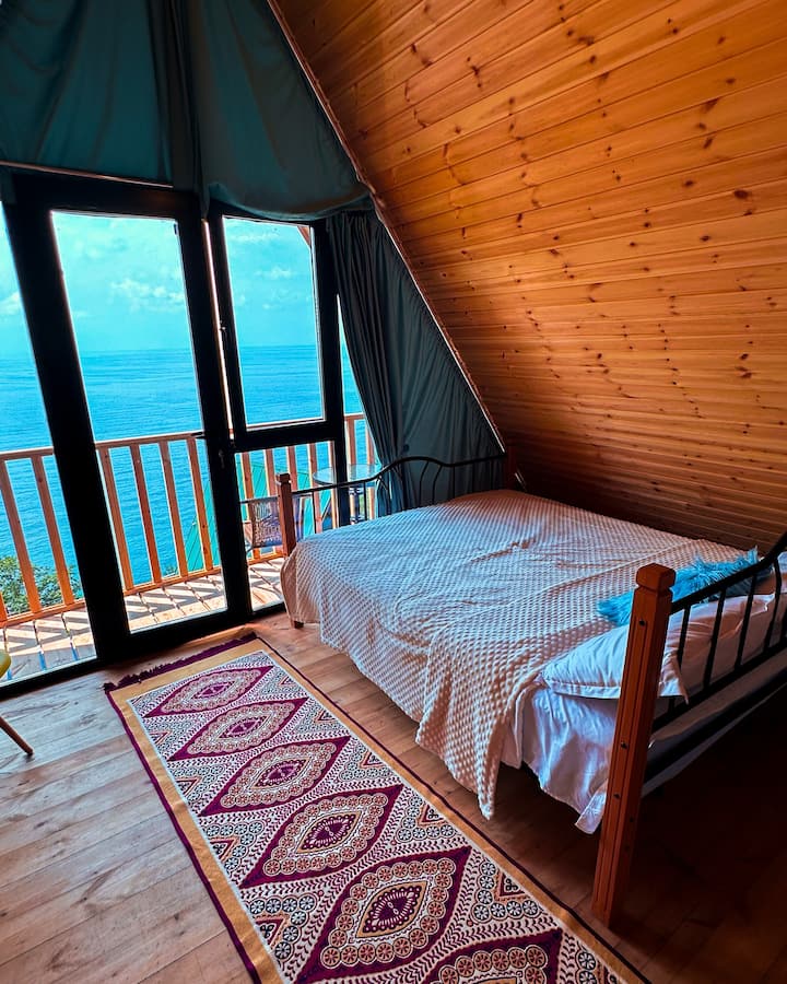 Cozy House With Sea View - Hopa