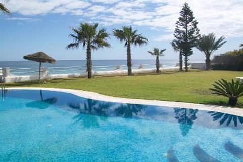 Villa la Pépite 300 M2  feet in the water Sousse