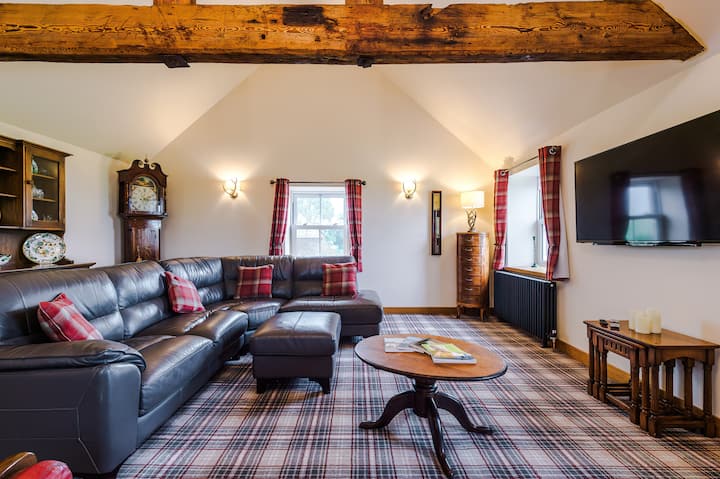 Middle Barn, Foxt - Alton Towers