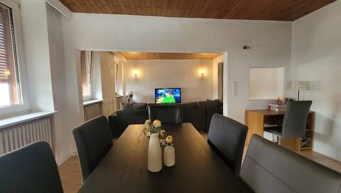 Snuggly Spacious Apartment Near Everything