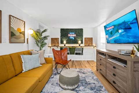 3 BR | Sleeps 10 | minutes from NRG | fire pit