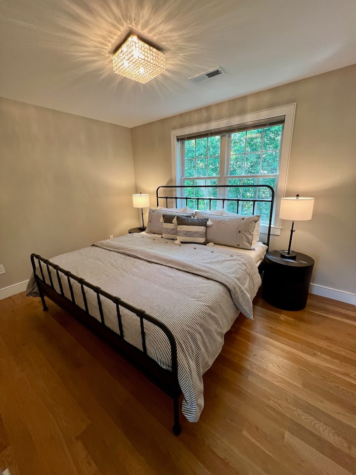 Მაღლა მდებარე სასტუმრო ოთახი - King