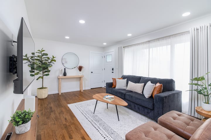 Modern Comfort |3bdr | Near Dtw & Downtown Detroit - Westland, MI