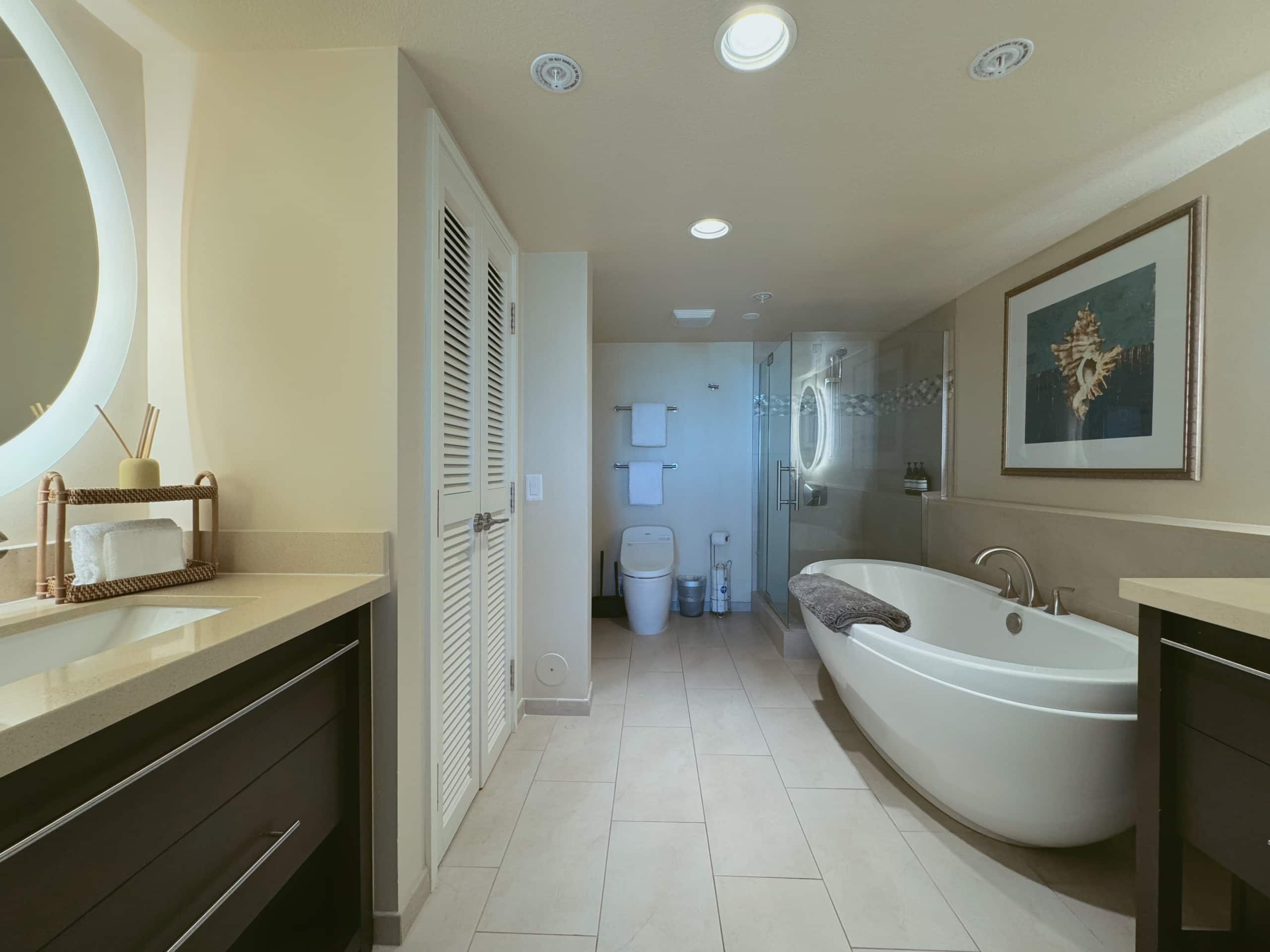 Waikiki Luxury Oceanfront 2BR/2BTH w/ Parking~ - Image 55