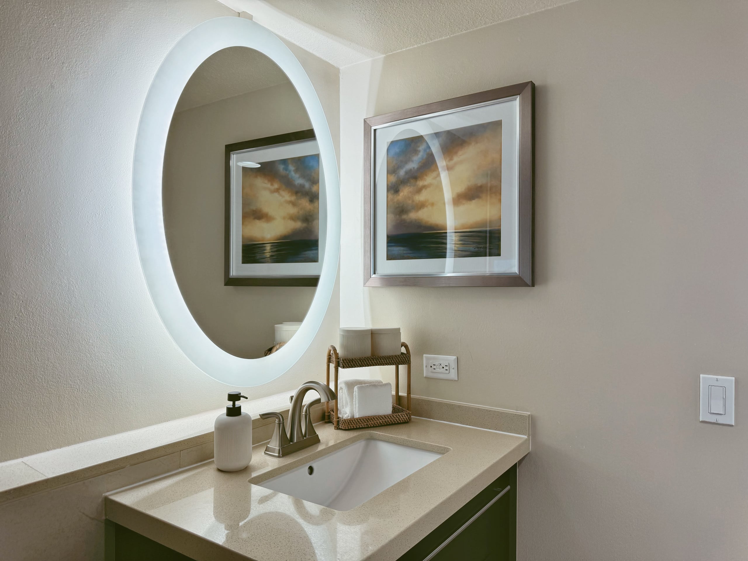 Waikiki Luxury Oceanfront 2BR/2BTH w/ Parking~ - Image 57