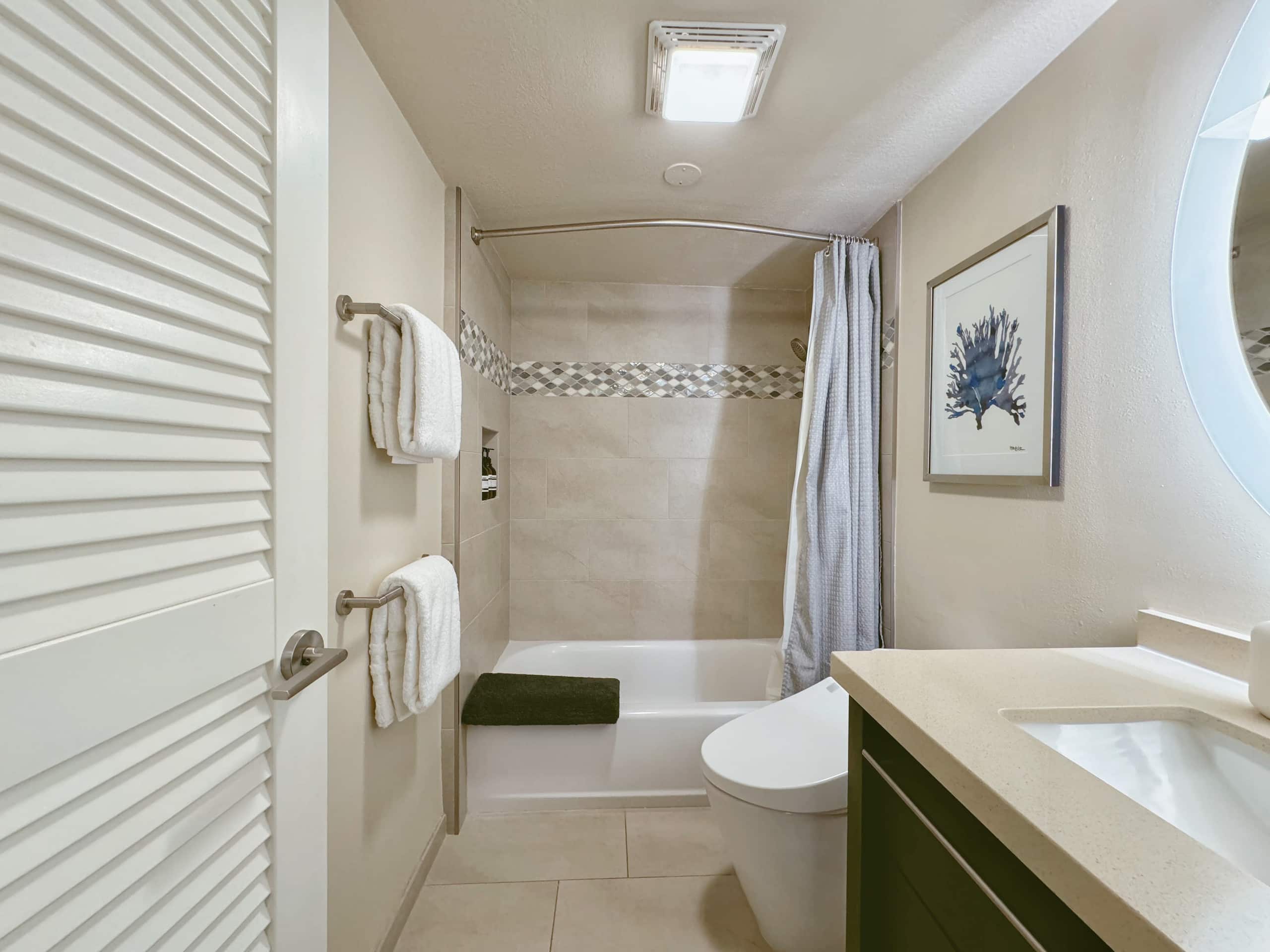 Waikiki Luxury Oceanfront 2BR/2BTH w/ Parking~ - Image 58