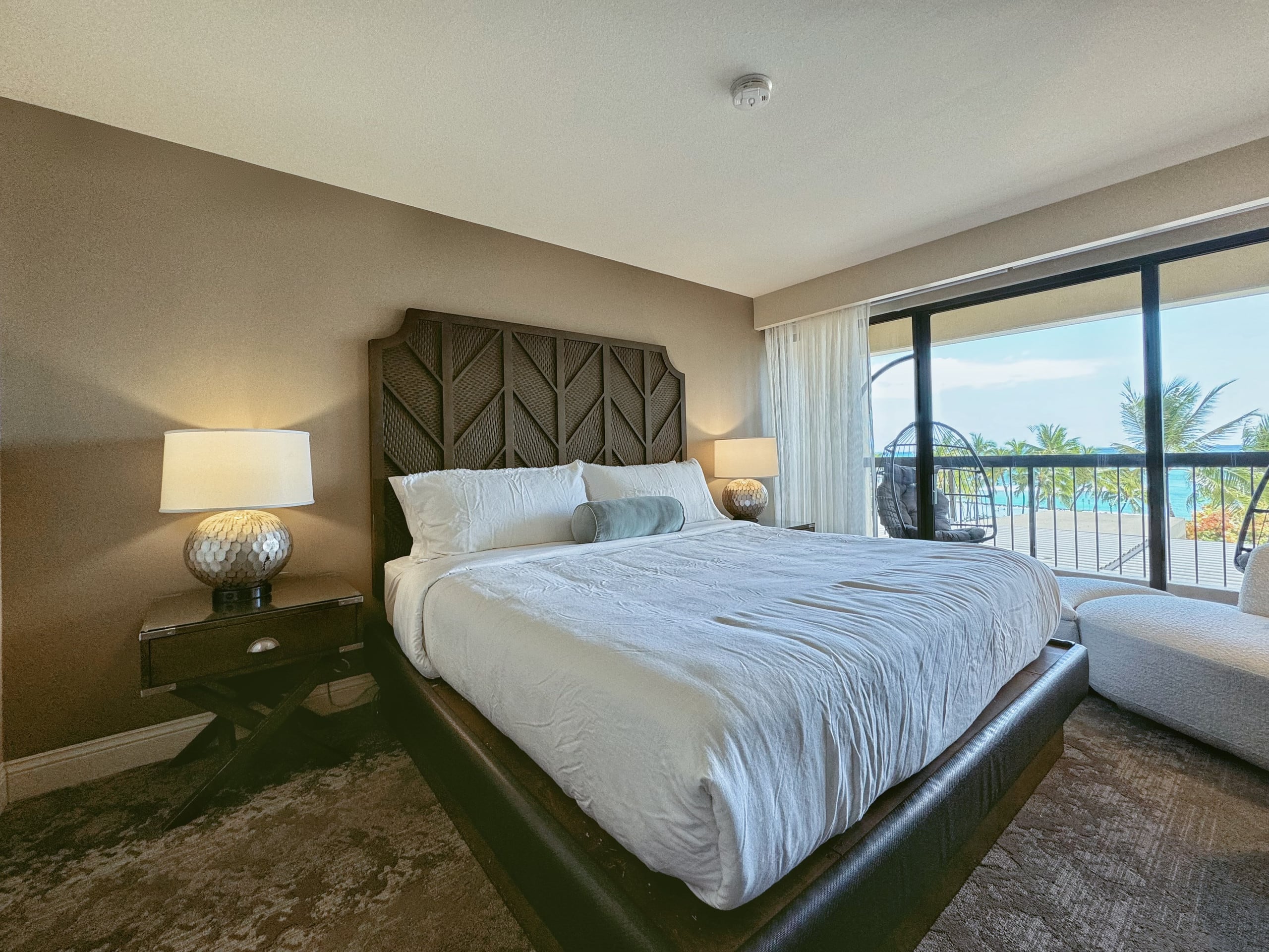 Waikiki Luxury Oceanfront 2BR/2BTH w/ Parking~ - Image 2