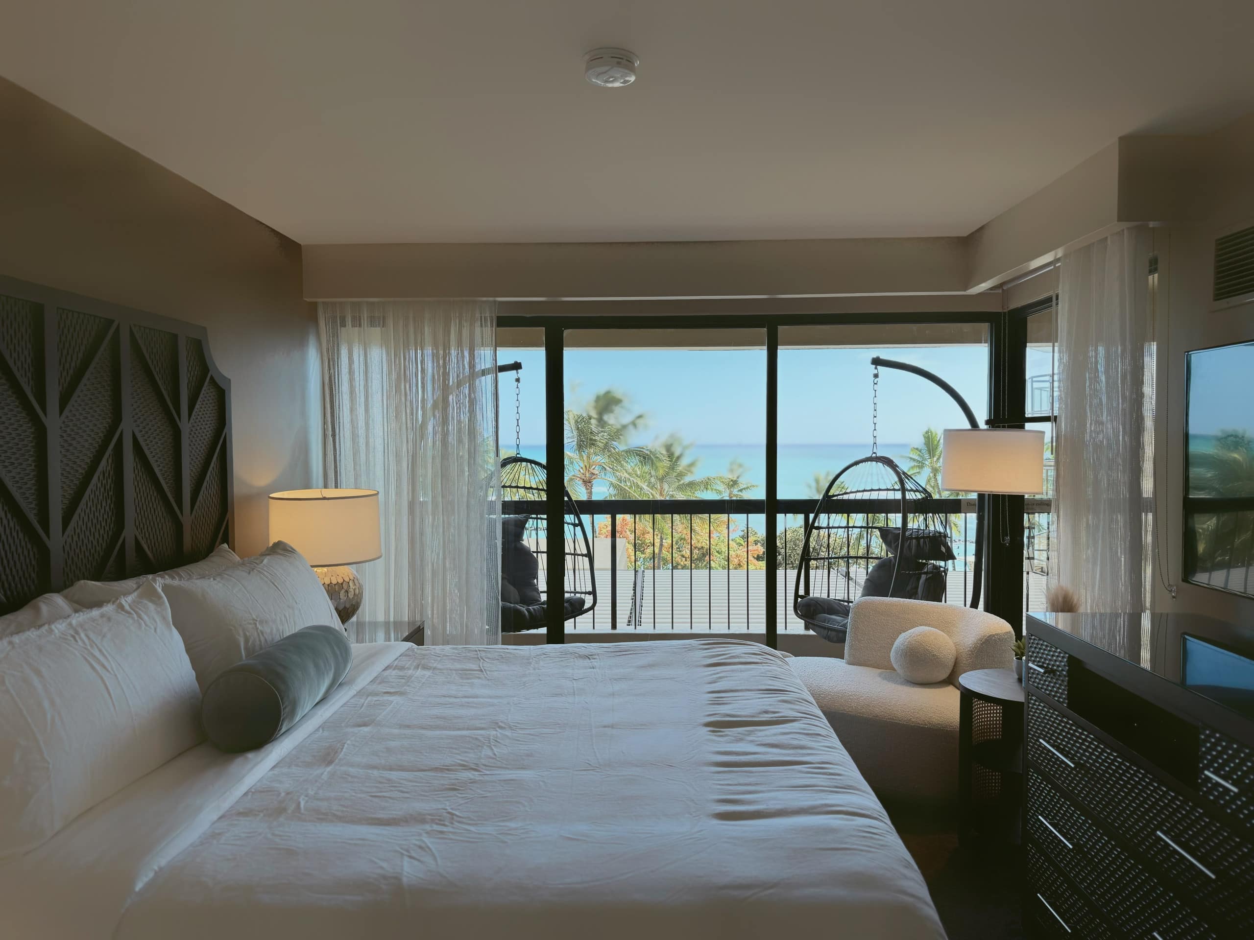 Waikiki Luxury Oceanfront 2BR/2BTH w/ Parking~ - Image 43