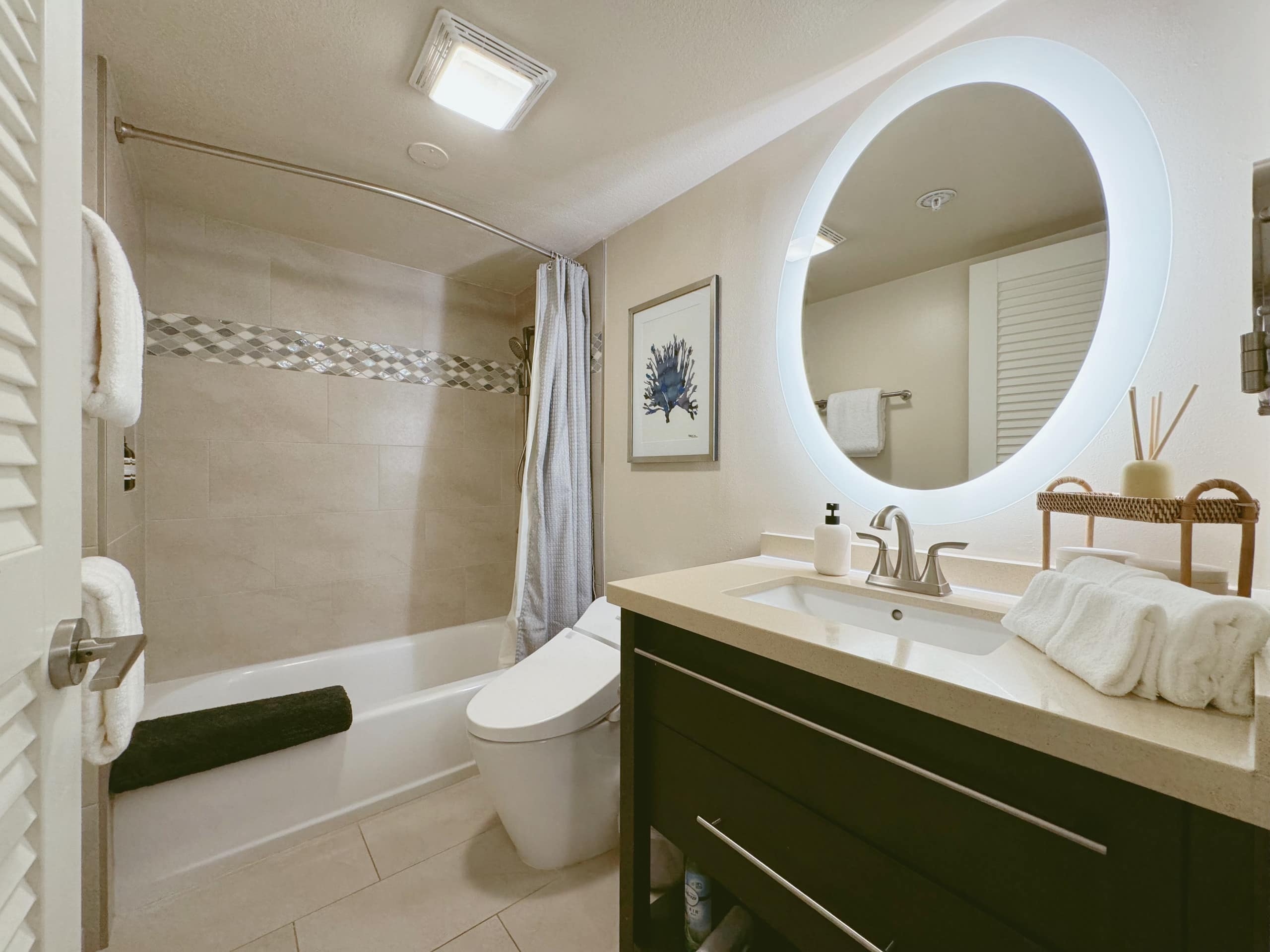 Waikiki Luxury Oceanfront 2BR/2BTH w/ Parking~ - Image 60