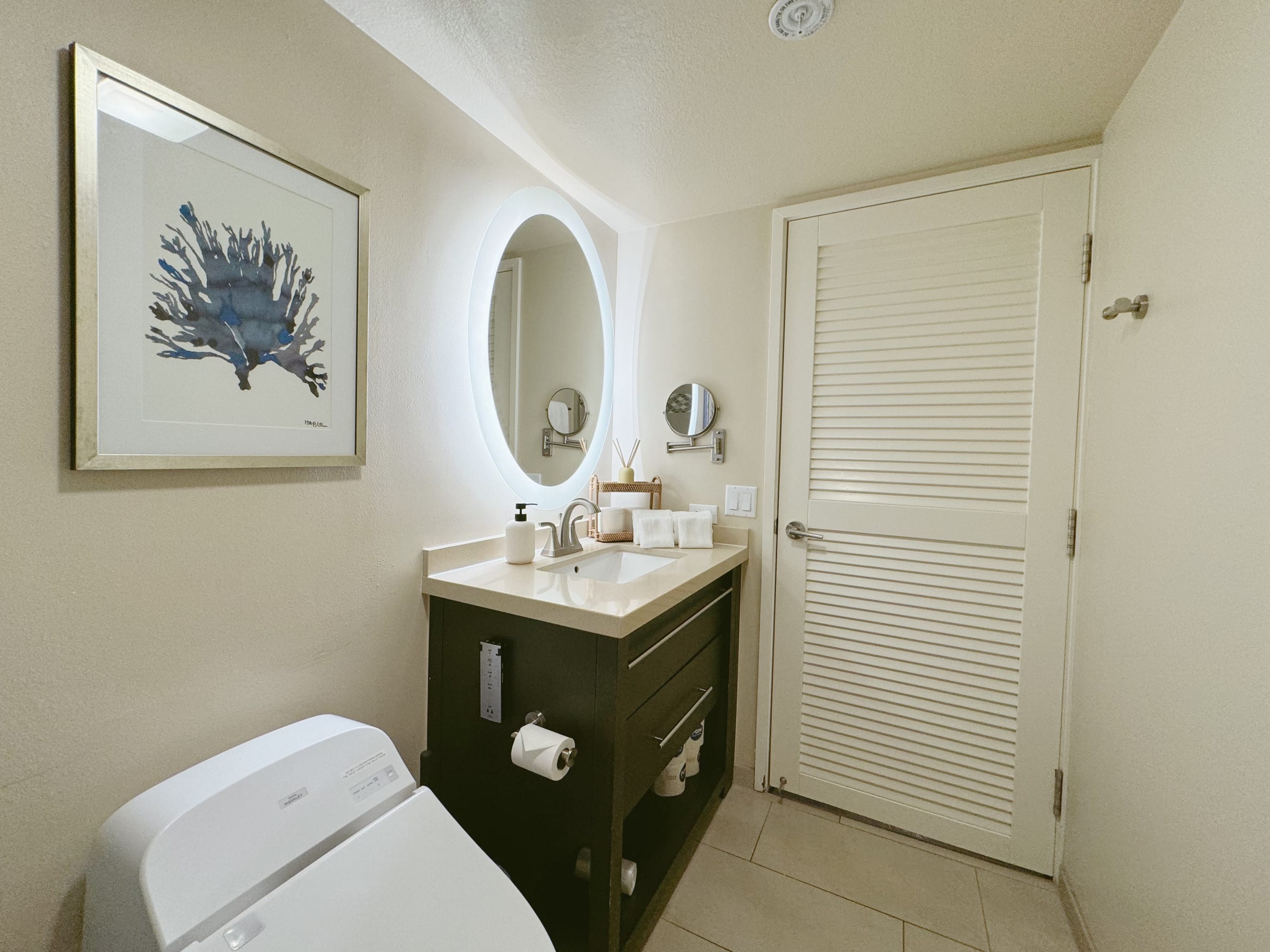 Waikiki Luxury Oceanfront 2BR/2BTH w/ Parking~ - Image 62