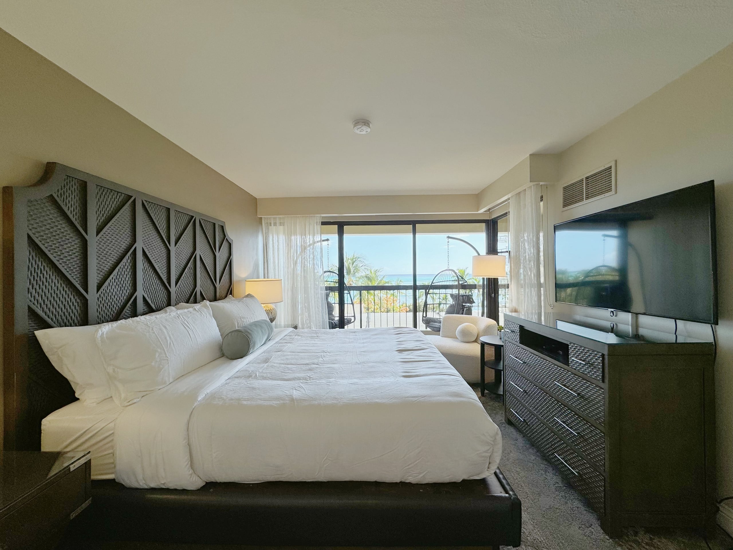 Waikiki Luxury Oceanfront 2BR/2BTH w/ Parking~ - Image 40