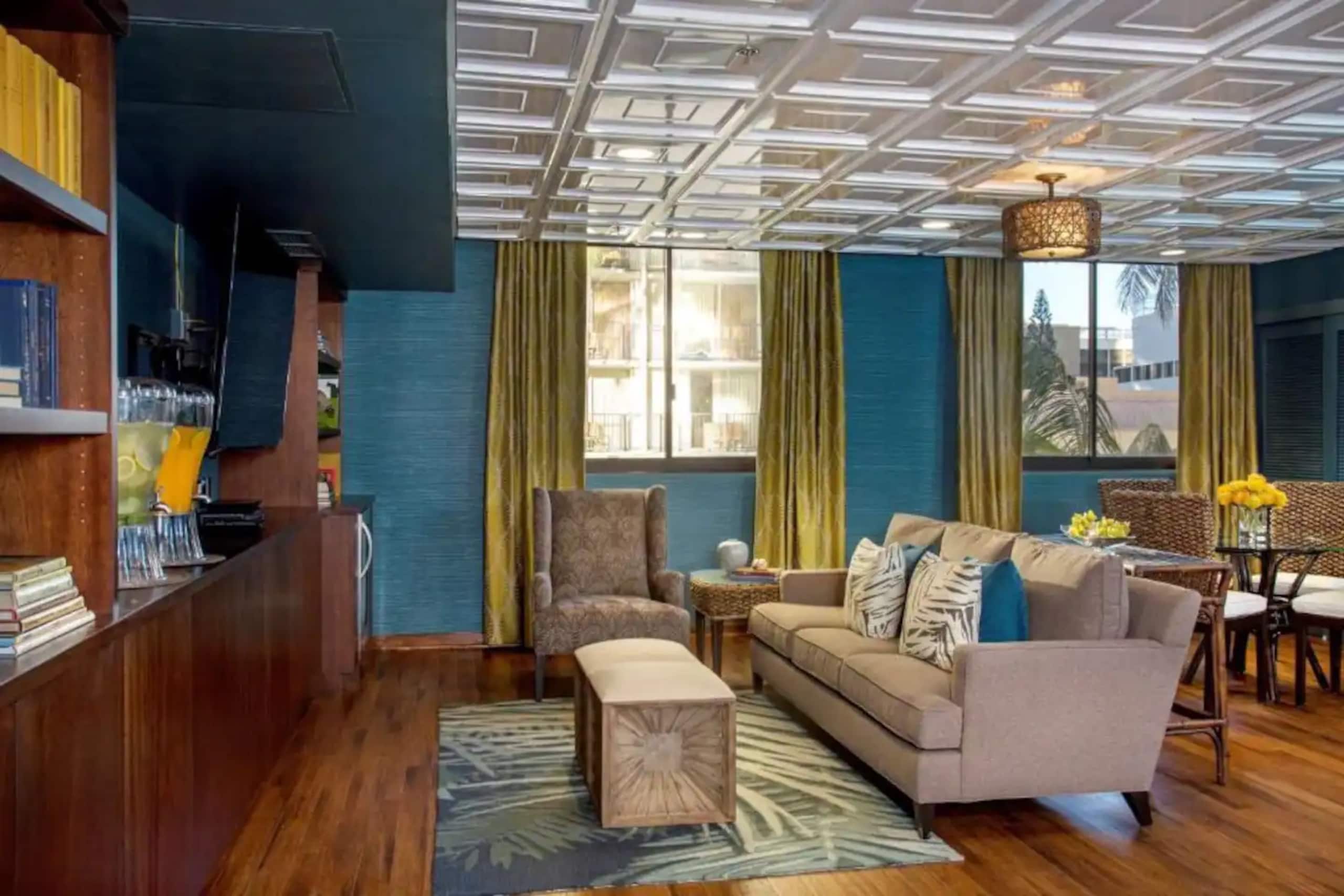 Waikiki Luxury Oceanfront 2BR/2BTH w/ Parking~ - Image 89