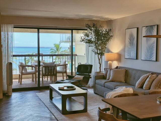 Waikiki Luxury Oceanfront 2BR/2BTH w/ Parking~