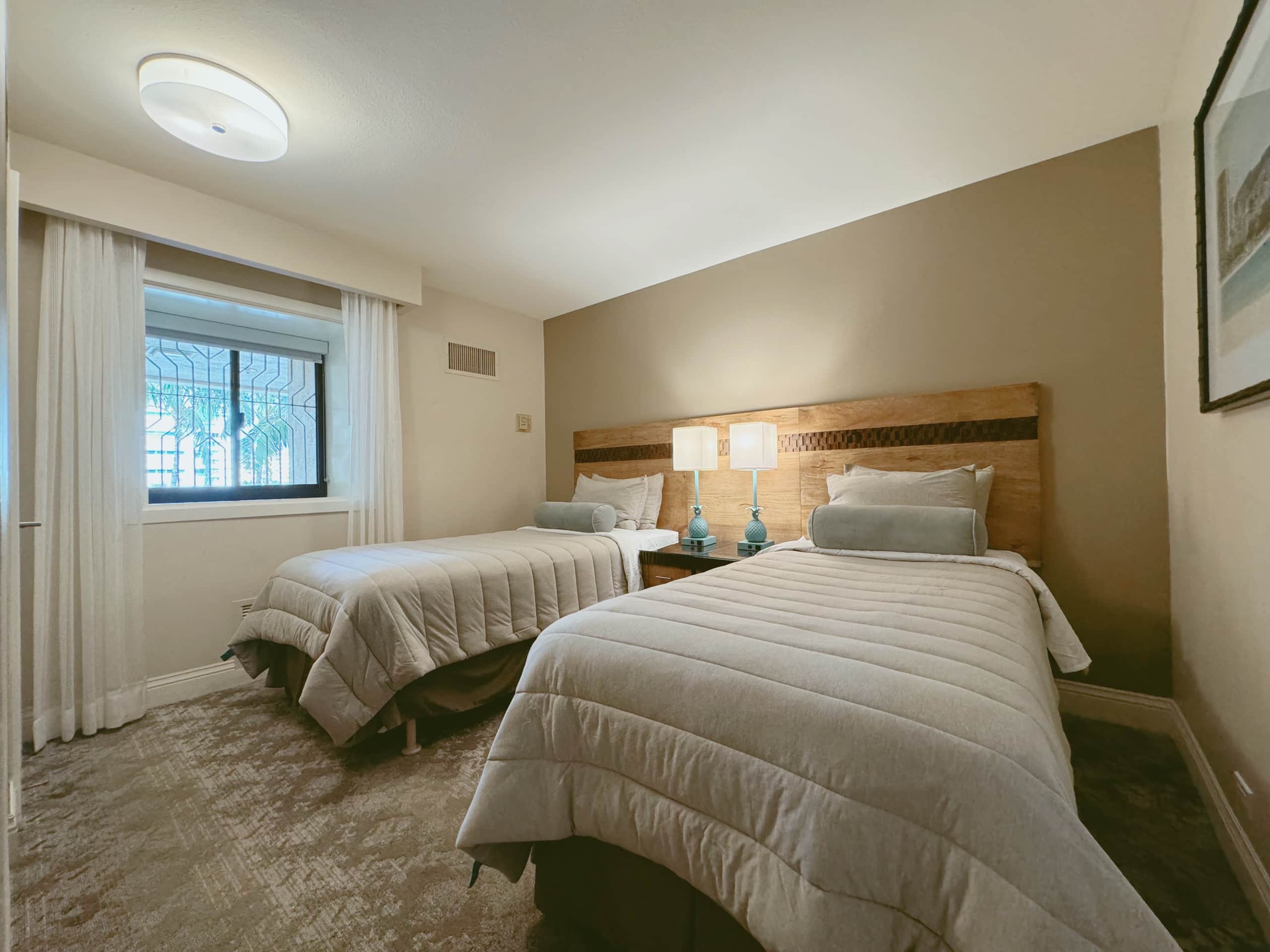 Waikiki Luxury Oceanfront 2BR/2BTH w/ Parking~ - Image 3