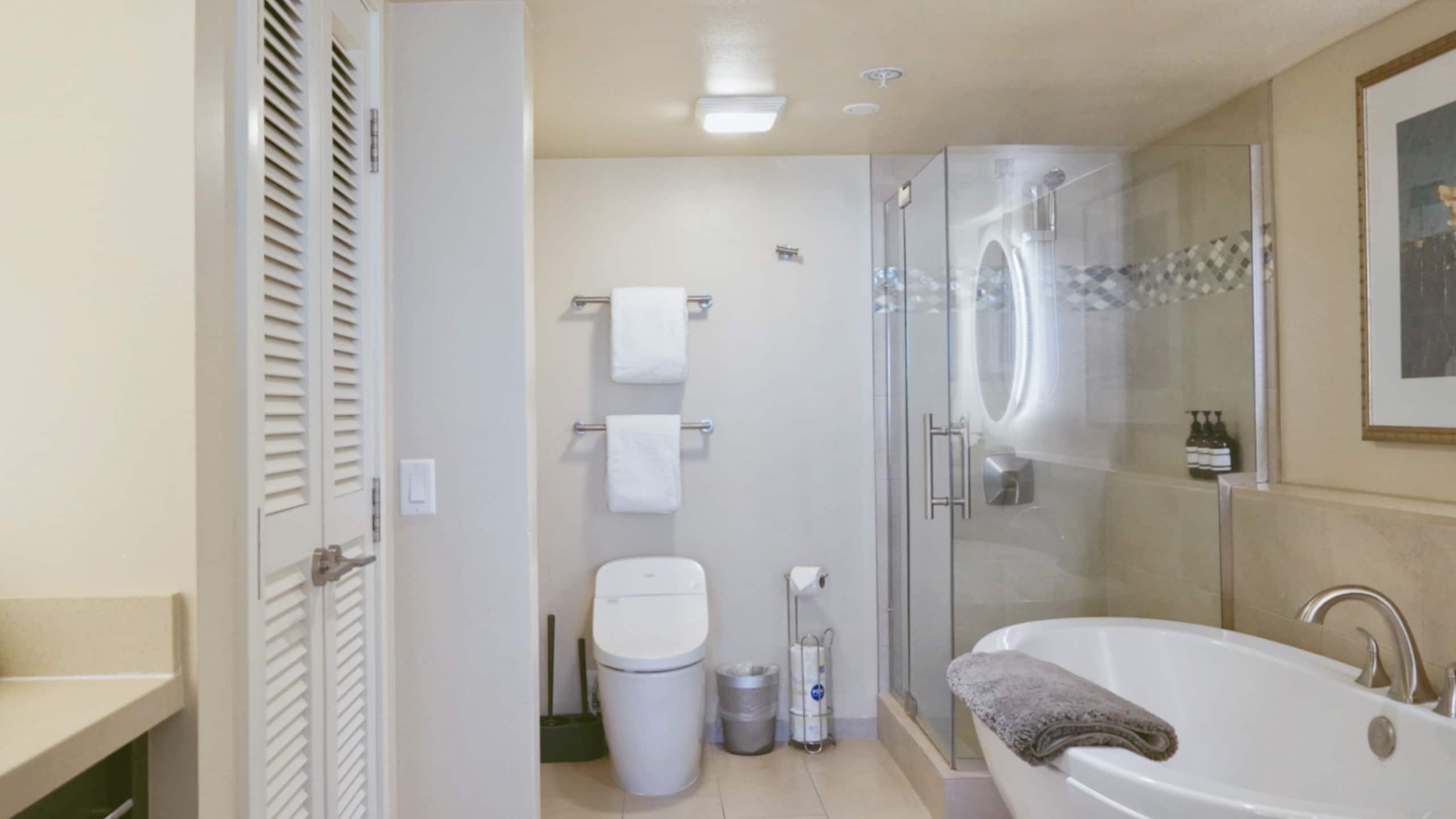 Waikiki Luxury Oceanfront 2BR/2BTH w/ Parking~ - Image 53