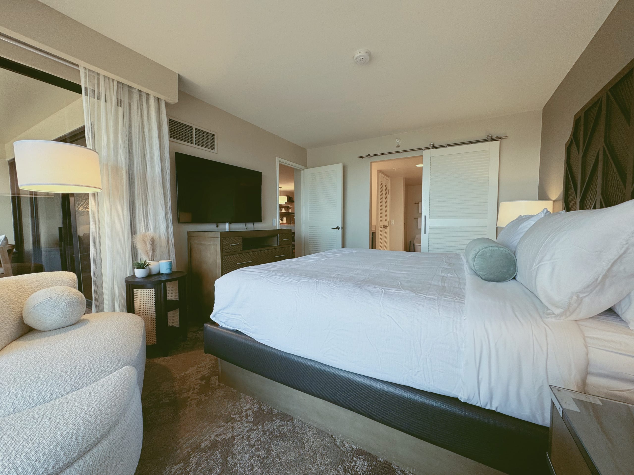 Waikiki Luxury Oceanfront 2BR/2BTH w/ Parking~ - Image 41