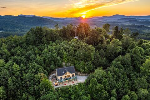Spring Escape – Sauna, Hot Tub, & Outdoor Theater!