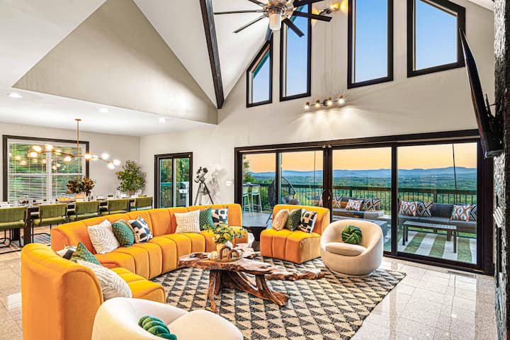 Mtn Views • Hot Tub, Sauna, Game Room • Sleeps 15 - Hendersonville, NC